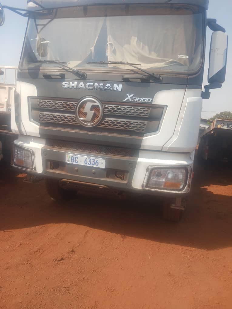 Tracteur routier vue avant